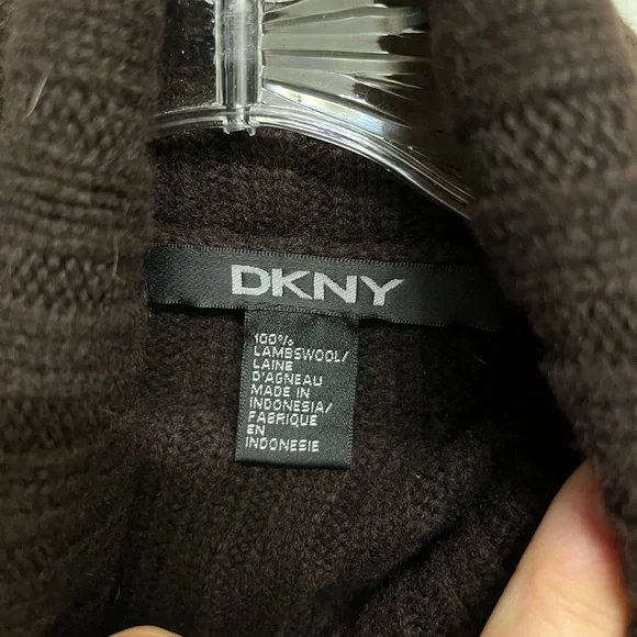 DKNY lambswool turtleneck sweater. - Picture 3 of 3